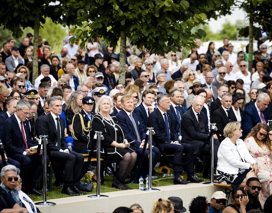 Eerste Kamervoorzitter Jan Anthonie Bruijn en ondervoorzitter Tweede Kamer Tom van der Lee vertegenwoordigden Staten-Generaal