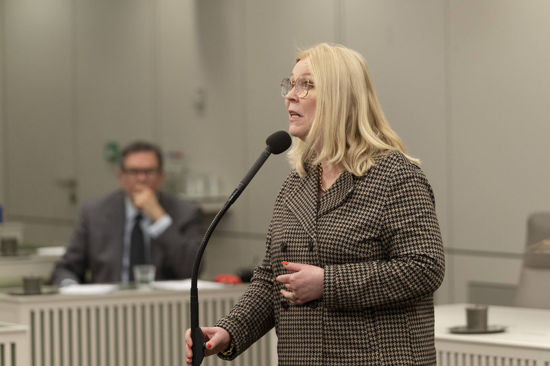 Senator Van Toorenburg (CDA) stelde voor de stemming uit te stellen