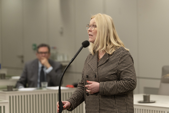 Senator Van Toorenburg (CDA) stelde voor de stemming uit te stellen