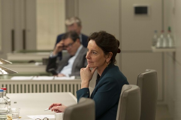 Minister Uitermark tijdens het debat.