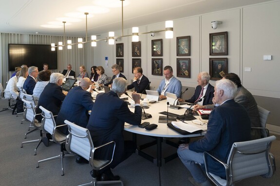 De commissie voor Binnenlandse Zaken in vergadering