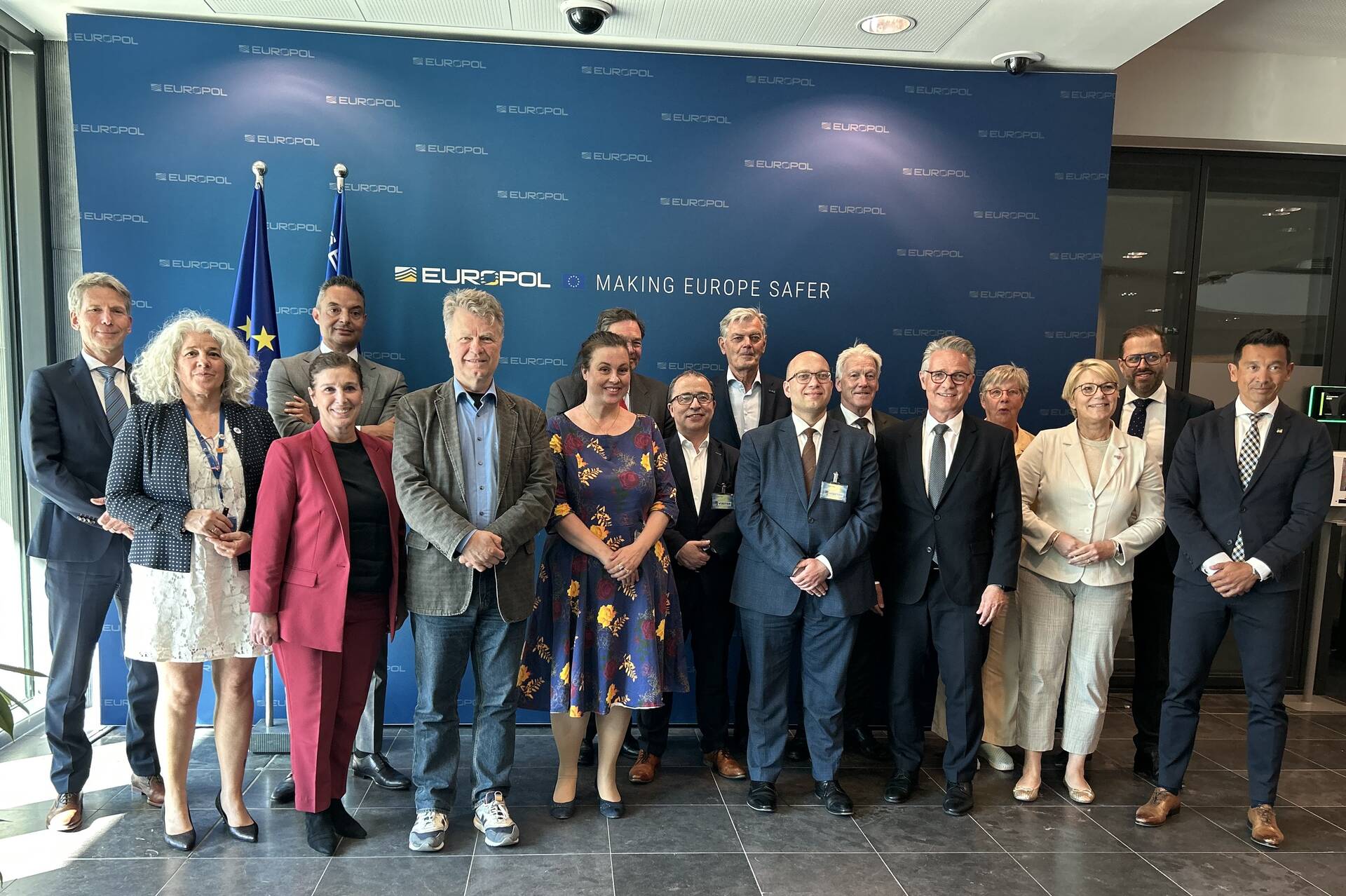 Eerste Kamerleden met Jürgen Ebner, Julia Viedma, Andy Kraag, Didier Jacobs, Ferry Baali en Ilda Baloglu van Europol