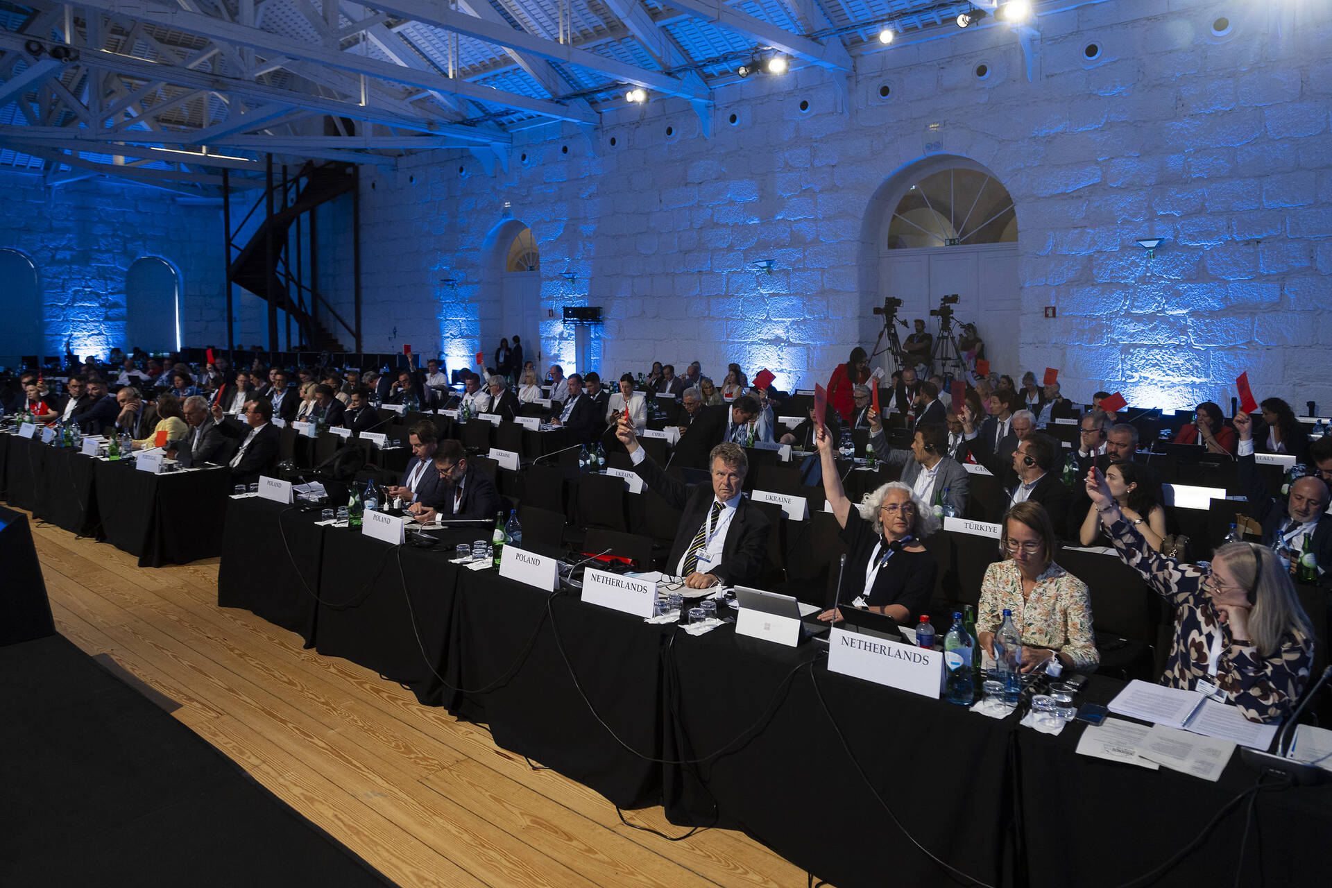 De plenaire zaal met vooraan de Nederlandse delegatie