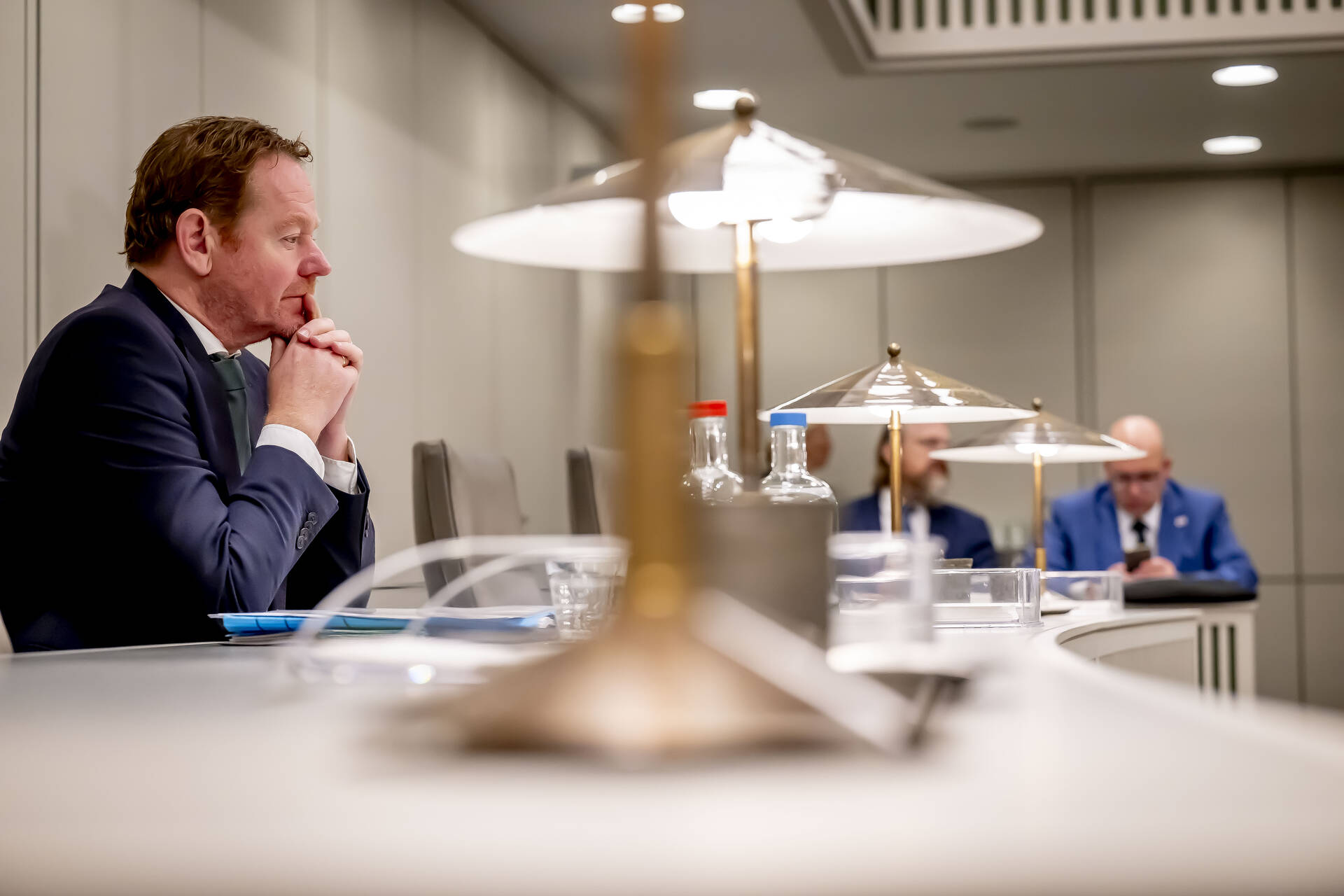 Demissionair minister Van Weel tijdens het debat op 4 november 2025