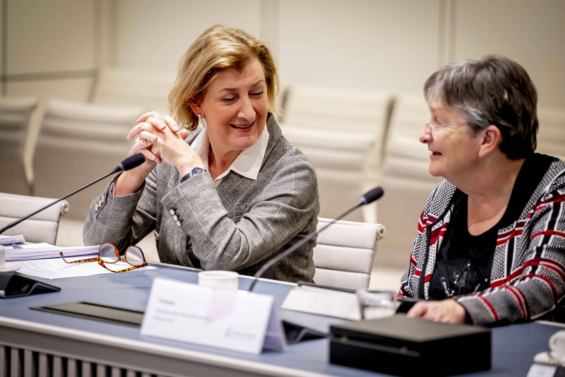 Pollyan Spoon (College voor de Rechten van de Mens) en Ellen Timmer (Privacy First)