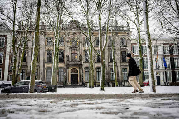 Gebouw in de sneeuw 