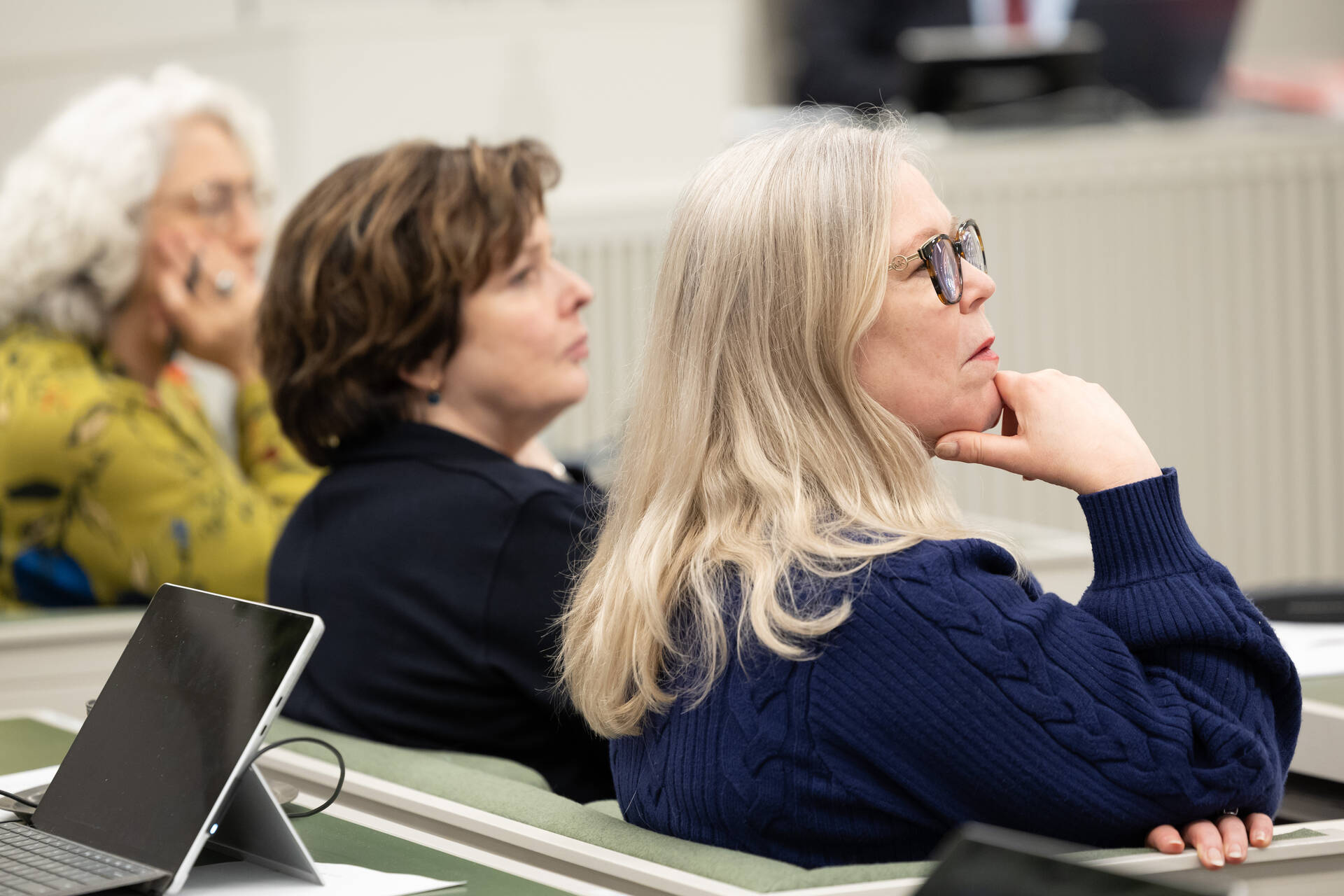 Van links naar rechts: senator Karimi (GroenLinks-PvdA), senator Huizinga (ChristenUnie) en senator Van Toorenburg (CDA)