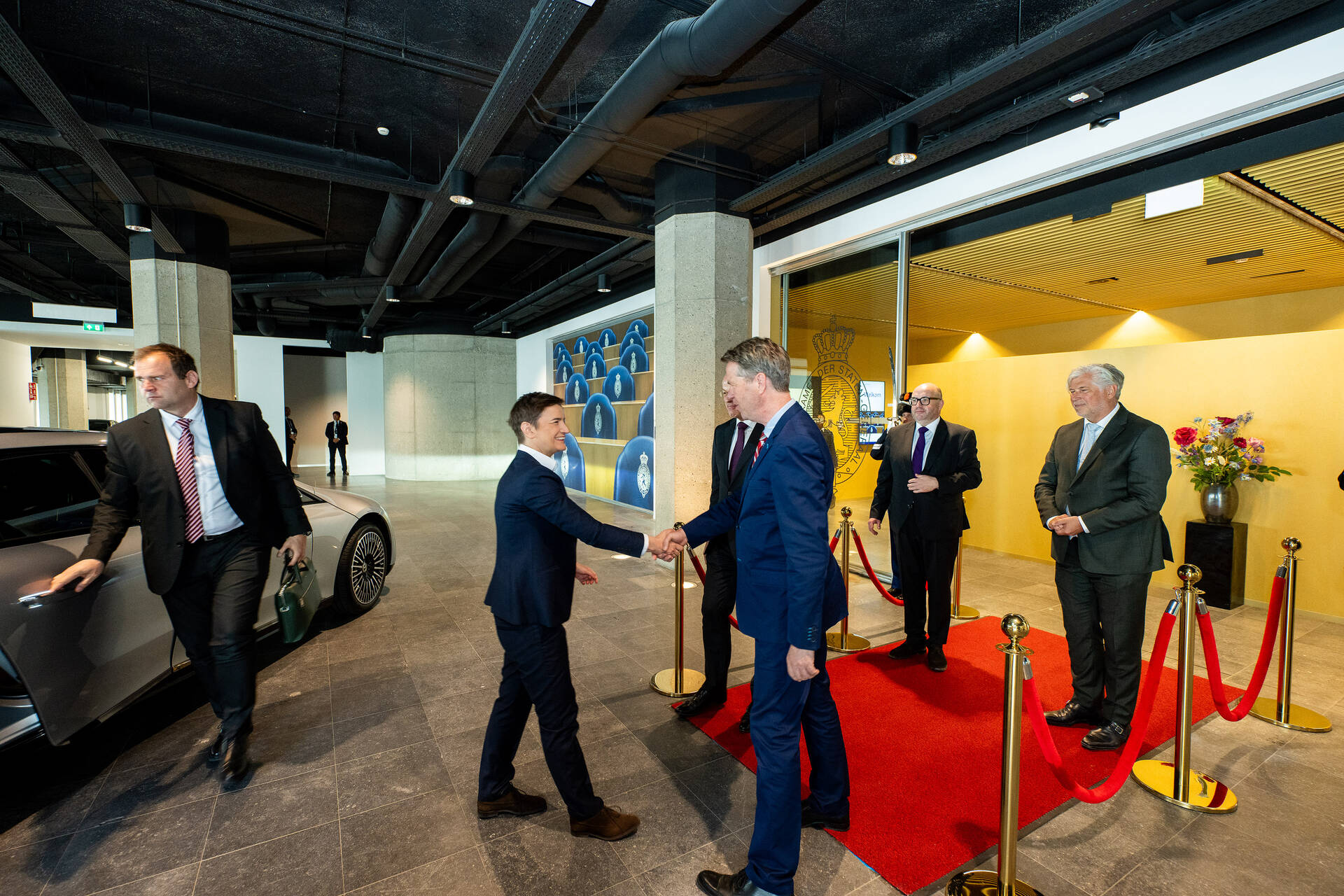 Tweede Kamervoorzitter Bosma begroet de Servische Parlementsvoorzitter Brnabić