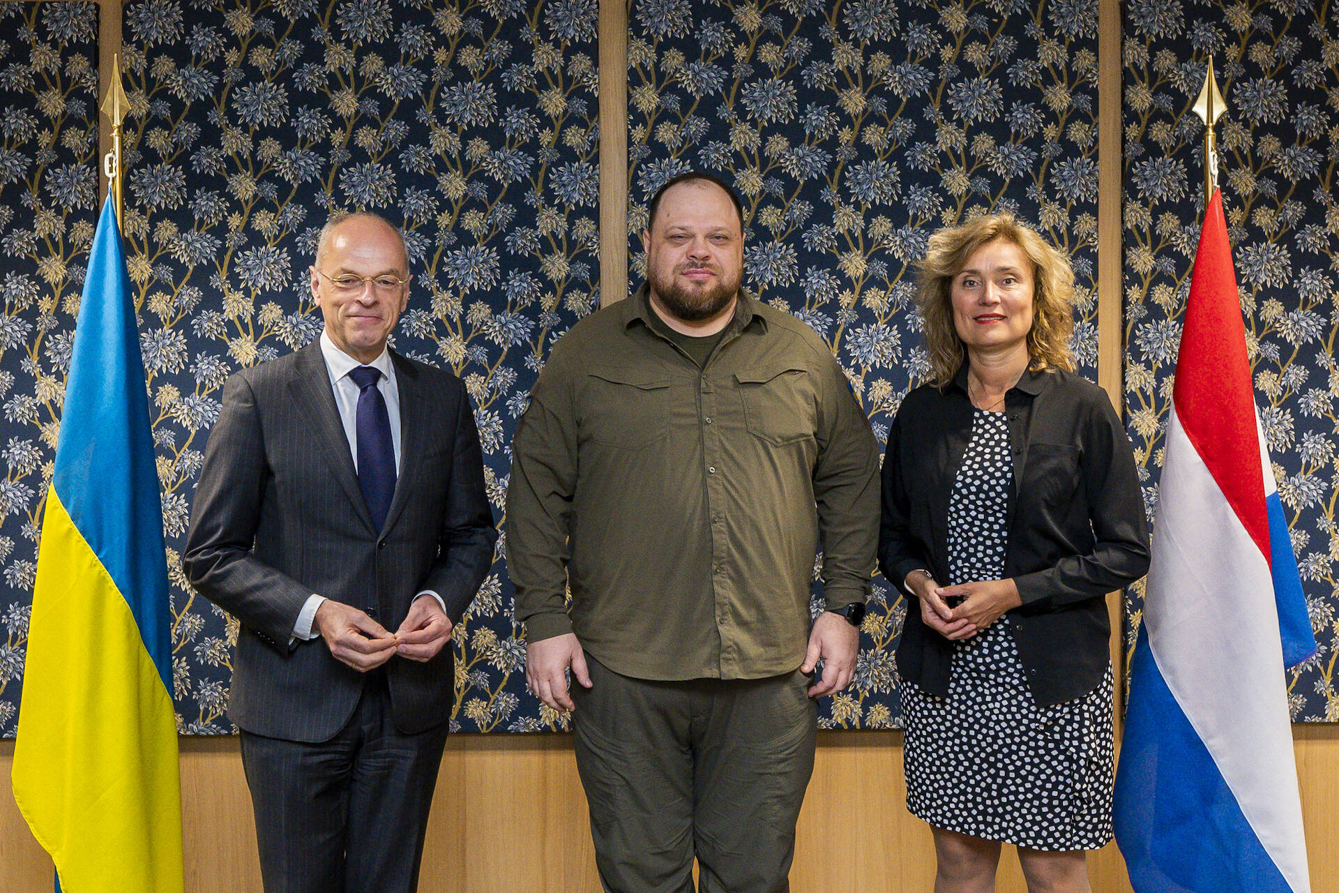 Voorzitter Vera Bergkamp van de Tweede Kamer, Voorzitter Oekraïens parlement Ruslan Stefanchuk, en Voorzitter Jan Anthonie Bruijn van de Eerste Kamer.
